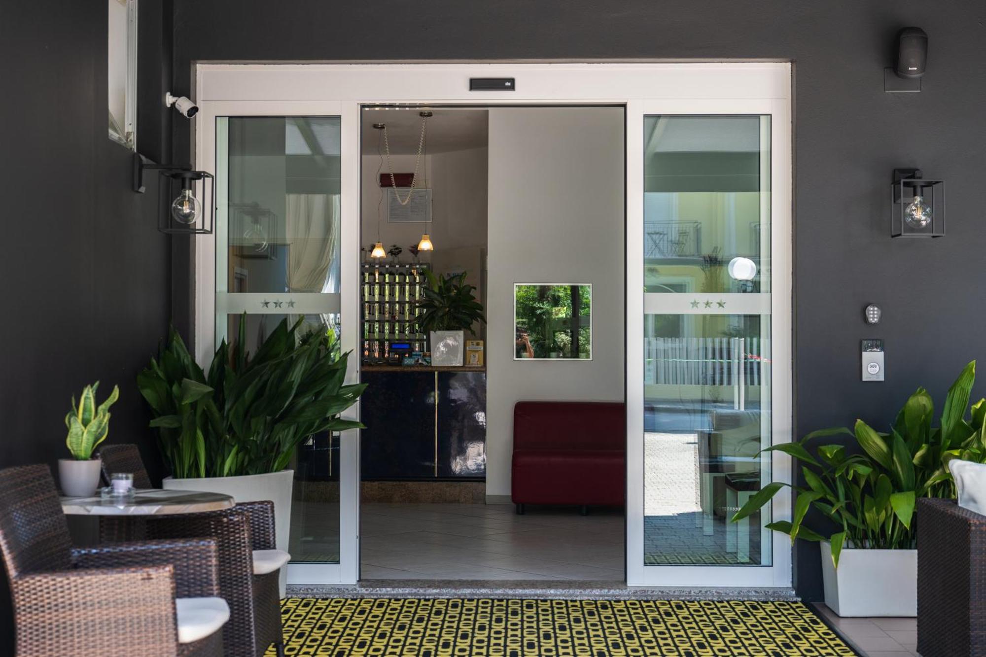 מילאנו מריטימה Hotel Chery מראה חיצוני תמונה